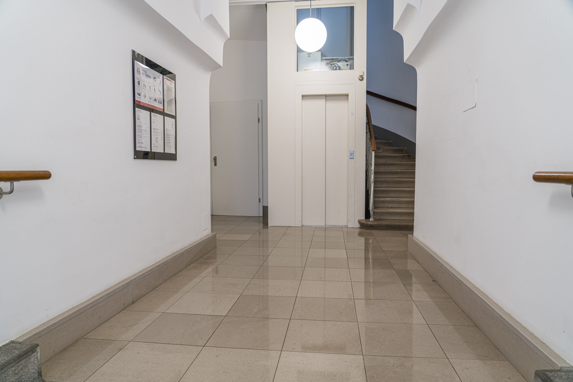 Praxis Taborstraße Hausflur